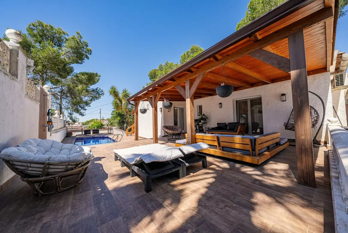 4-bedroom Villa In Pilar De La Horadada, Spain (168 M²)