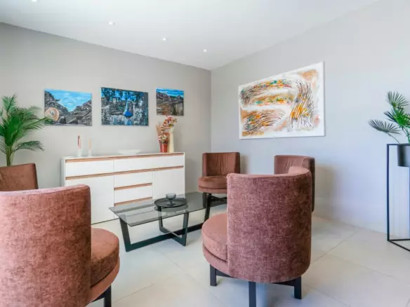 4-bedroom Villa In Benijofar, Spain (240 M²)