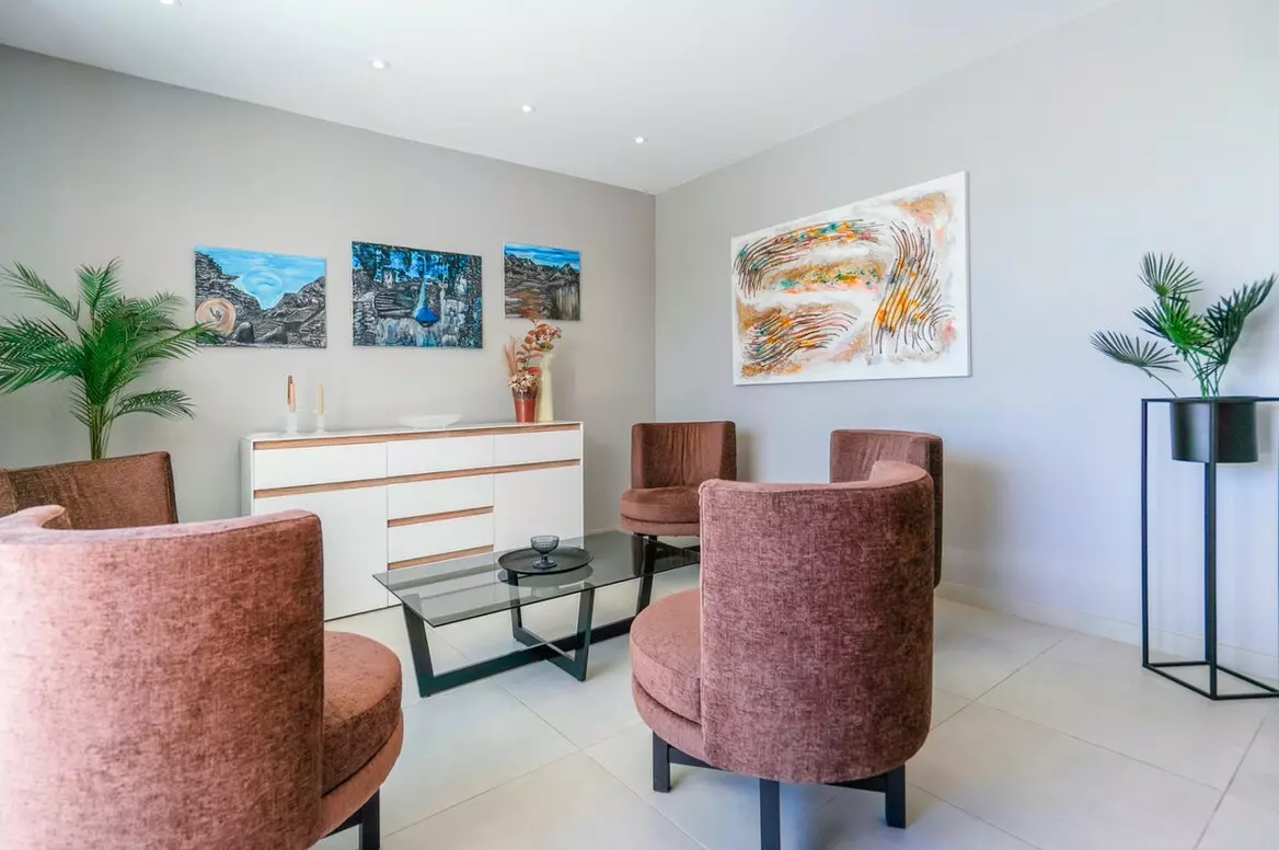 4-bedroom Villa In Benijofar, Spain (240 M²)
