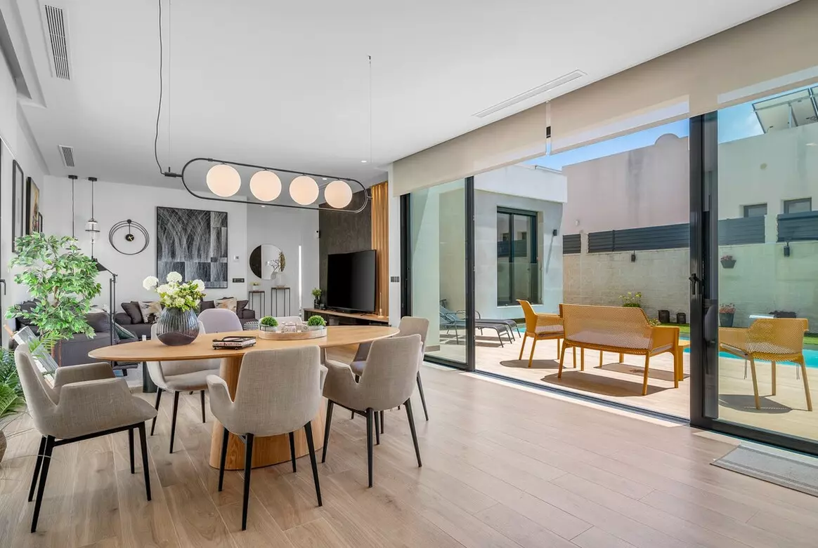 3-bedroom Villa In Benijofar, Spain (146 M²)