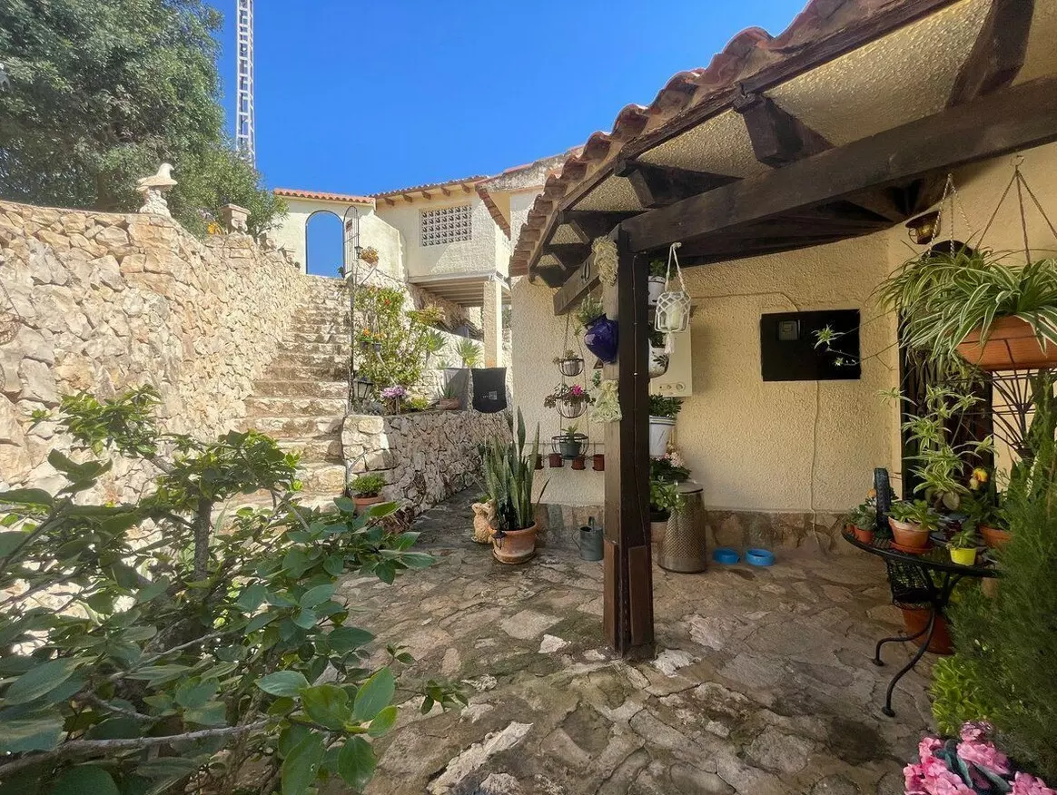 4-bedroom Villa In Algorfa, Spain (309 M²)