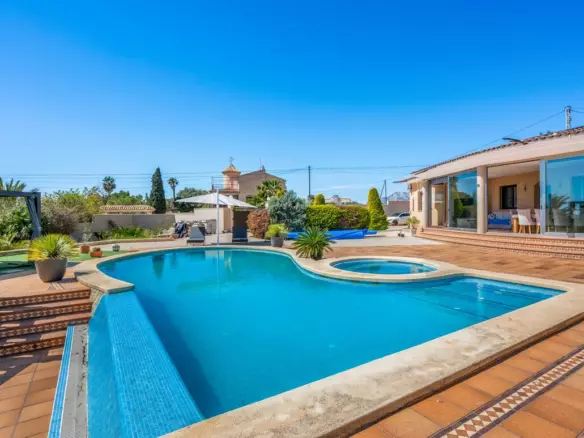5-bedroom Country House In Crevillent, Spain (181 M²)