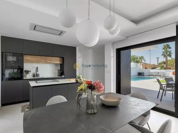 3-bedroom Villa In Rojales, Spain (129 M²)
