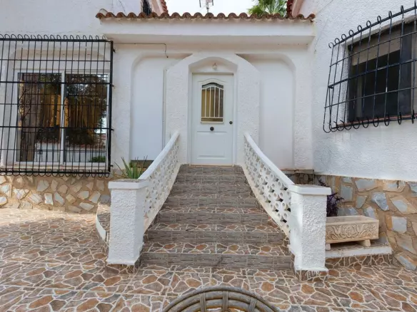 5-bedroom Villa In Rojales, Spain (232 M²)