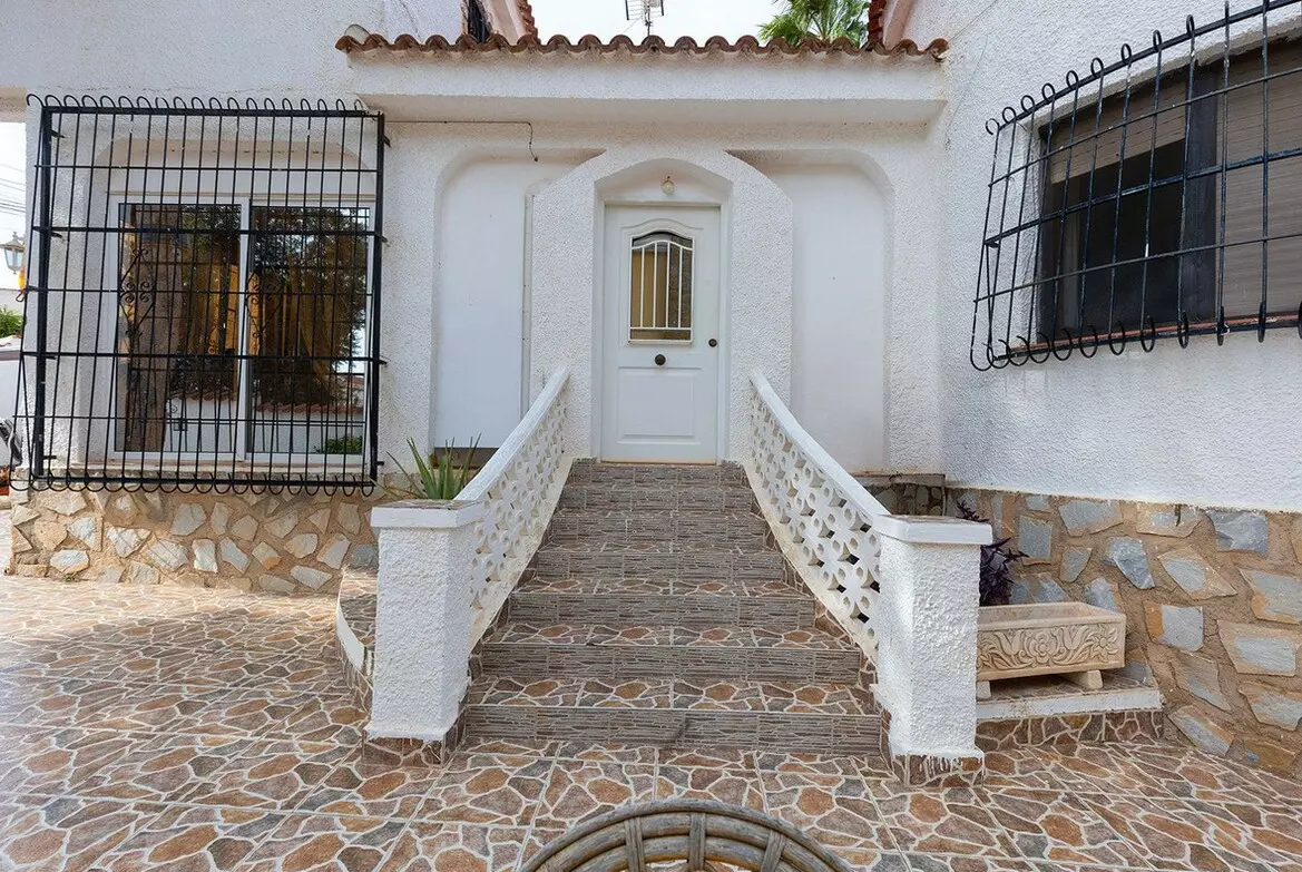 5-bedroom Villa In Rojales, Spain (232 M²)