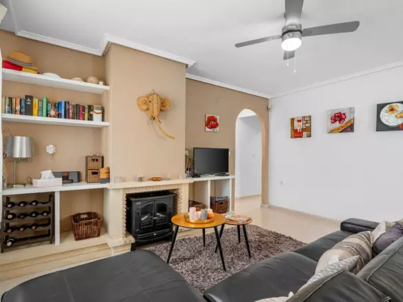 3-bedroom Villa In Santa Pola, Spain (195 M²)