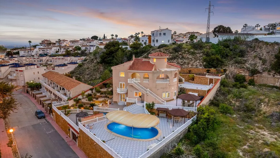 7-bedroom Villa In Rojales, Spain (179 M²)