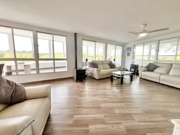 3-bedroom Villa In Pilar De La Horadada, Spain (217 M²)