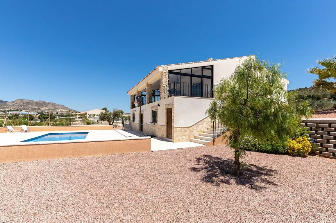 5-bedroom Villa In La Romana, Spain (180 M²)