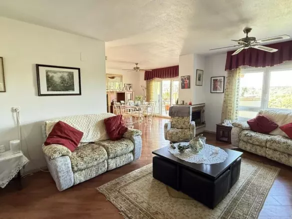 5-bedroom Villa In Orihuela Costa, Spain (220 M²)