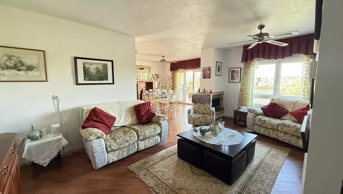 5-bedroom Villa In Orihuela Costa, Spain (220 M²)