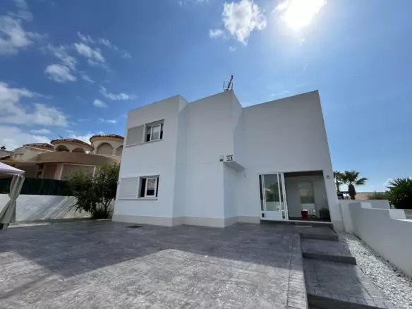 5-bedroom Villa In Bigastro, Spain (322 M²)