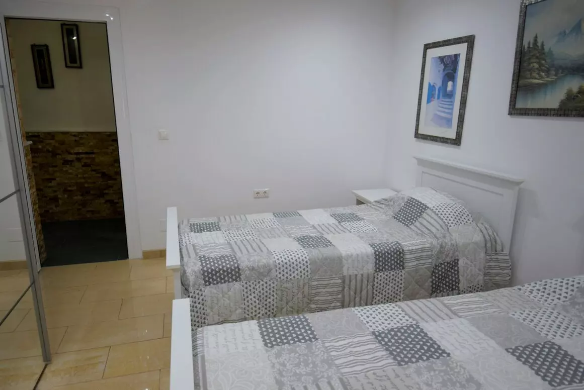 6-bedroom Villa In Guardamar Del Segura, Spain (450 M²)