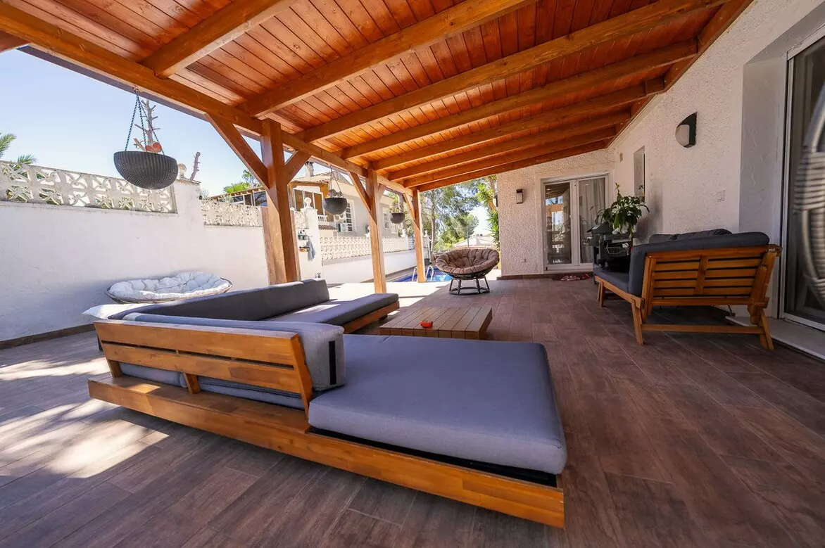 4-bedroom Villa In Pilar De La Horadada, Spain (168 M²)