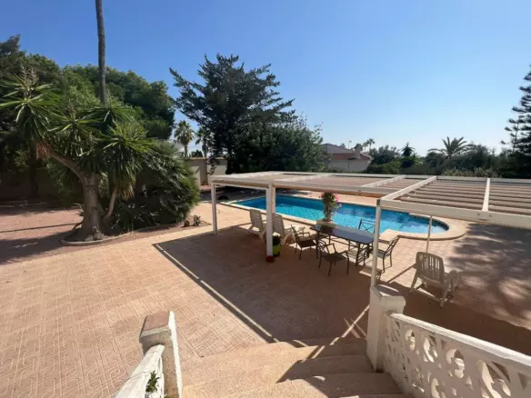 3-bedroom Villa In Rojales, Spain (236 M²)
