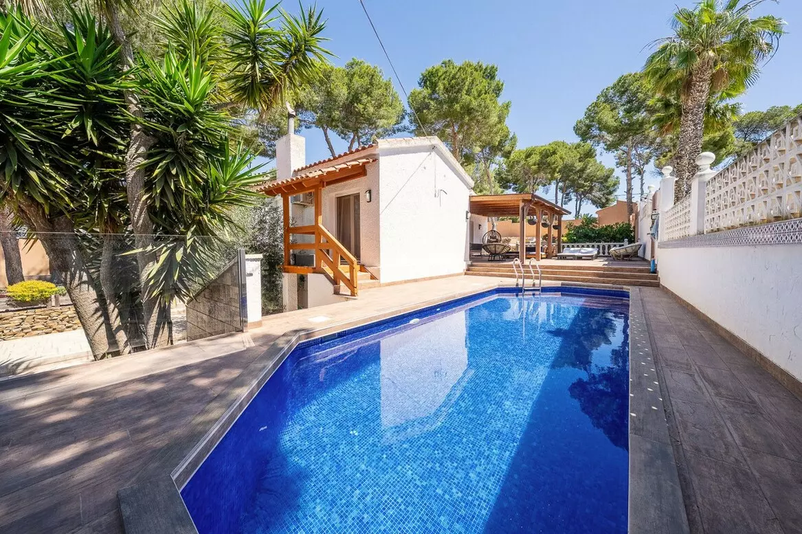 4-bedroom Villa In Pilar De La Horadada, Spain (168 M²)