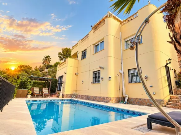 5-bedroom Villa In Orihuela Costa, Spain (220 M²)