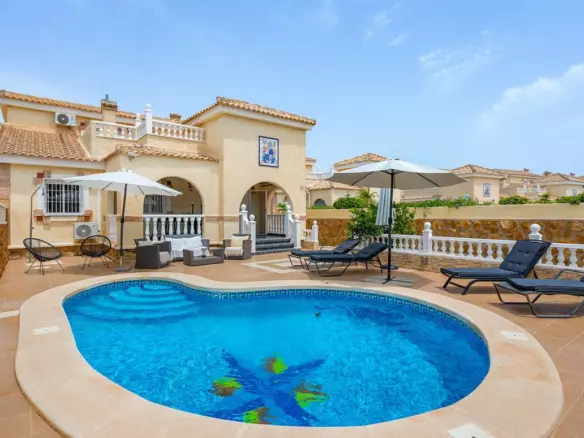 3-bedroom Villa In Santa Pola, Spain (195 M²)