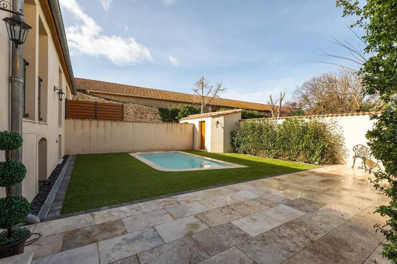 5-bedroom House In Saint Genies De Fontedit, France (170 M²)
