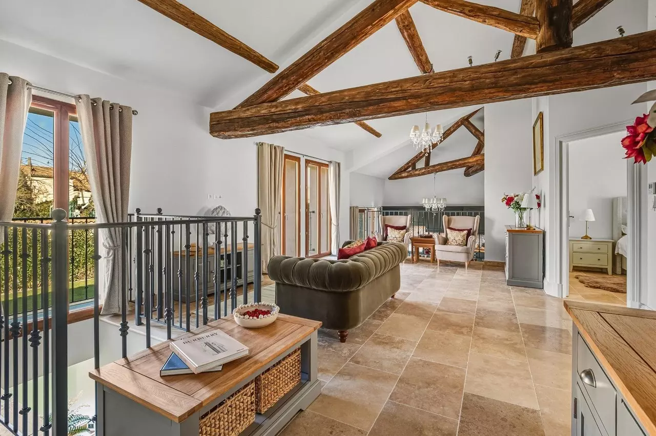 5-bedroom House In Saint Genies De Fontedit, France (170 M²)