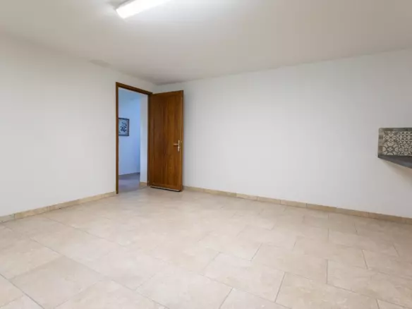 5-bedroom House In Saint Genies De Fontedit, France (170 M²)