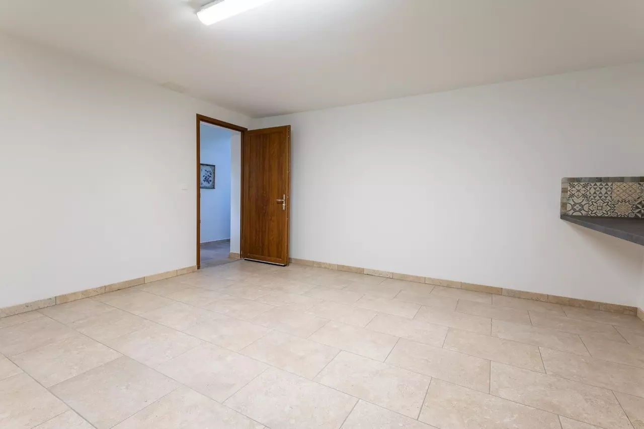 5-bedroom House In Saint Genies De Fontedit, France (170 M²)