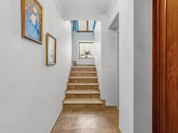5-bedroom House In Saint Genies De Fontedit, France (170 M²)