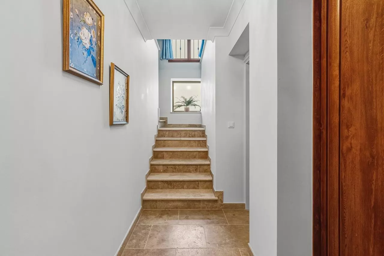 5-bedroom House In Saint Genies De Fontedit, France (170 M²)