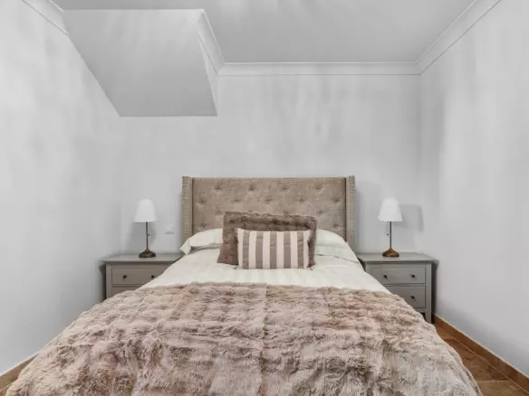 5-bedroom House In Saint Genies De Fontedit, France (170 M²)