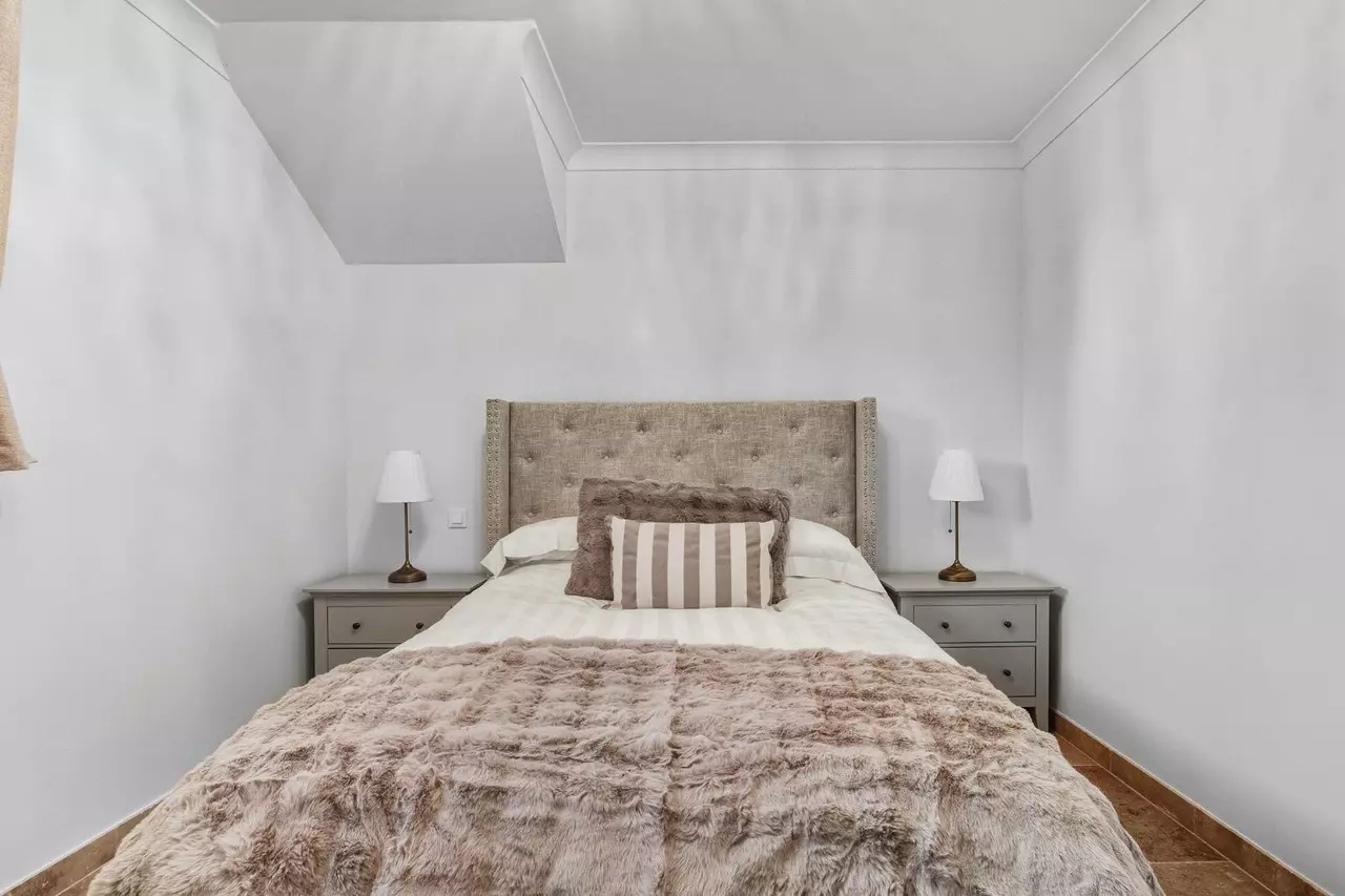 5-bedroom House In Saint Genies De Fontedit, France (170 M²)