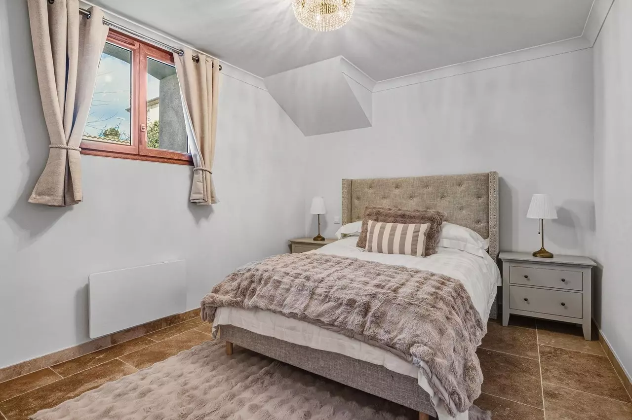 5-bedroom House In Saint Genies De Fontedit, France (170 M²)