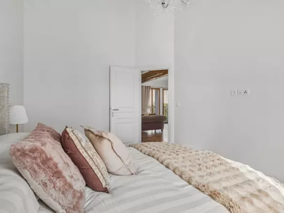 5-bedroom House In Saint Genies De Fontedit, France (170 M²)