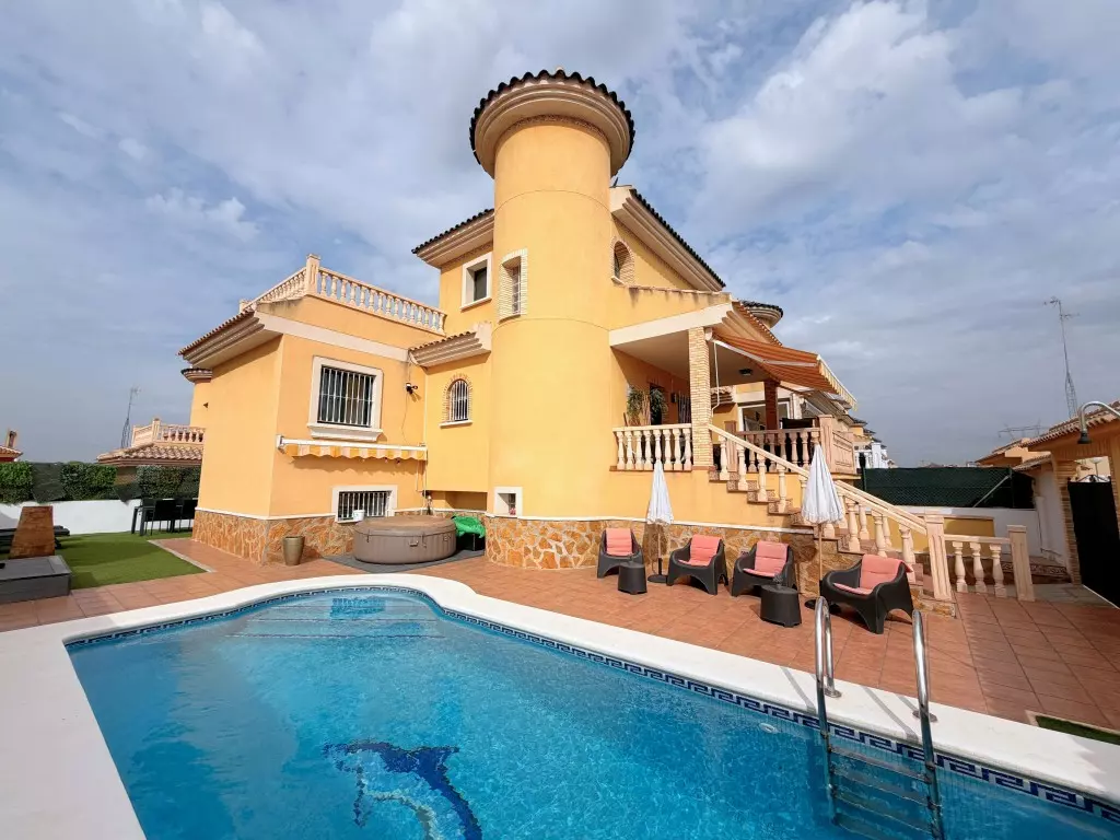 4-bedroom Detached Villa In Lo Crispin, Spain (201 M²)