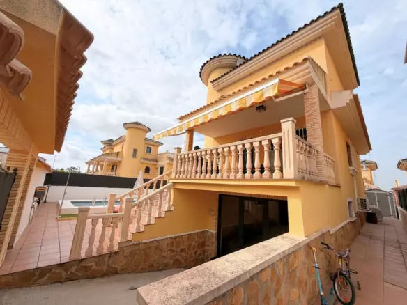 4-bedroom Detached Villa In Lo Crispin, Spain (201 M²)