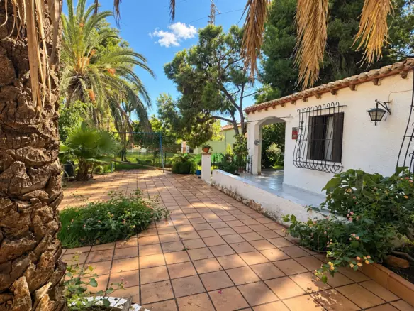 4-bedroom Villa In Orihuela Costa, Spain (140 M²)