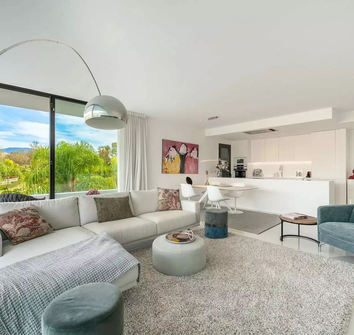 photo_page02_01 Elegant Apartment With Expansive Terrace In Marbella Golden Mile
