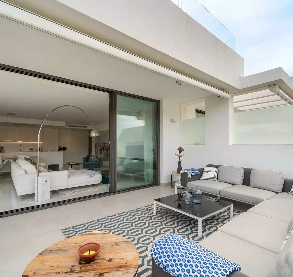photo_page03_01 Elegant Apartment With Expansive Terrace In Marbella Golden Mile