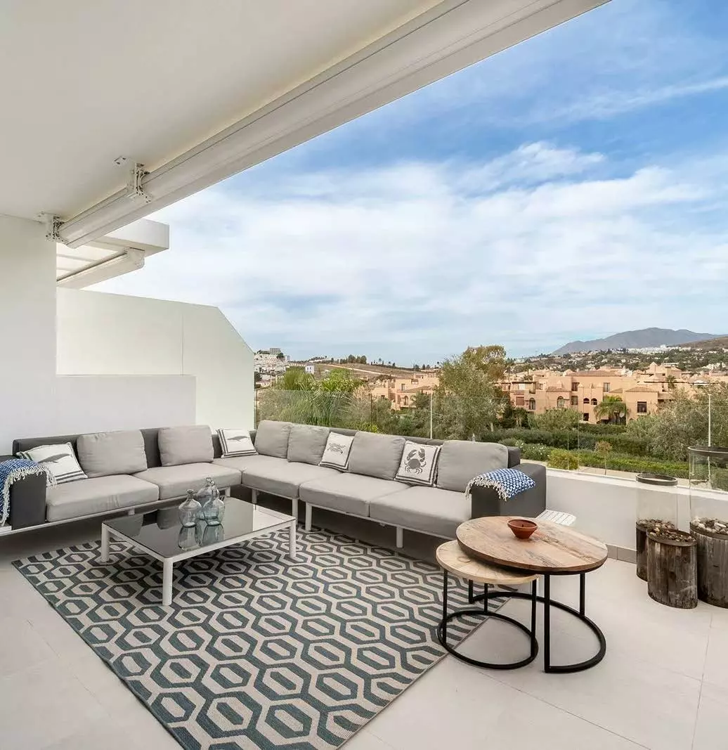 photo_page05_01 Elegant Apartment With Expansive Terrace In Marbella Golden Mile