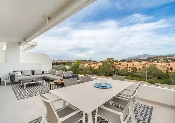Elegant Apartment With Expansive Terrace In Marbella Golden Mile