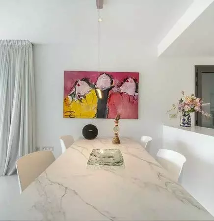 Elegant Apartment With Expansive Terrace In Marbella Golden Mile