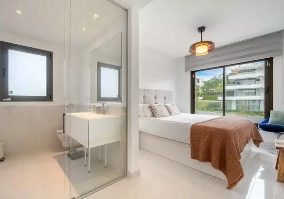 Elegant Apartment With Expansive Terrace In Marbella Golden Mile