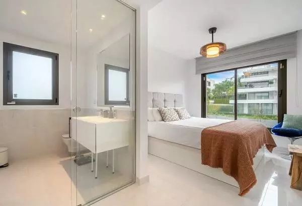 Elegant Apartment With Expansive Terrace In Marbella Golden Mile