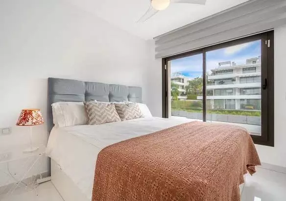Elegant Apartment With Expansive Terrace In Marbella Golden Mile