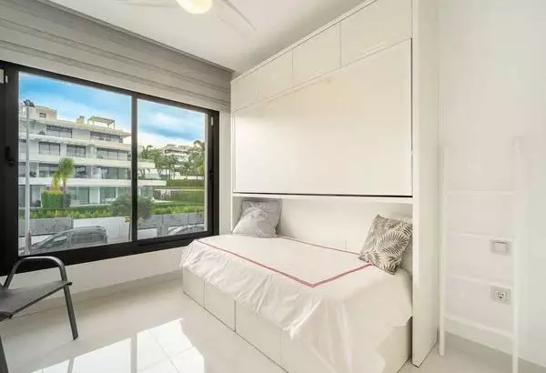 Elegant Apartment With Expansive Terrace In Marbella Golden Mile