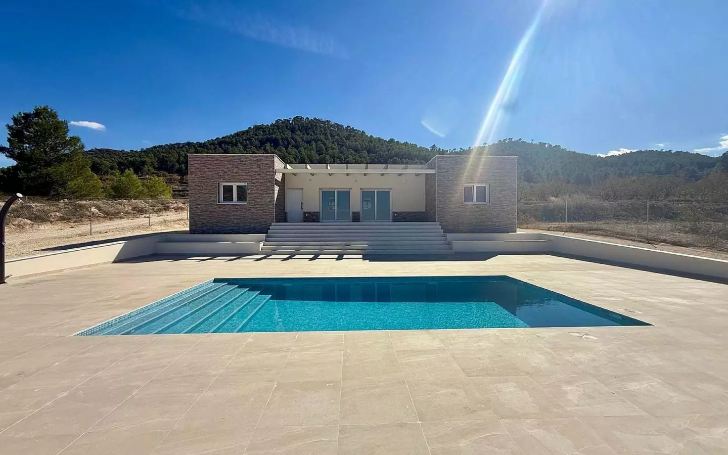 3-bedroom Detached Villa In Pinoso, Spain (115 M²)
