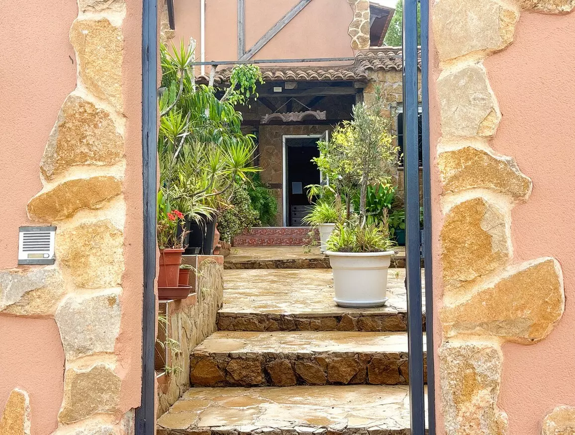 6-bedroom Villa In Jacarilla, Spain (206 M²)