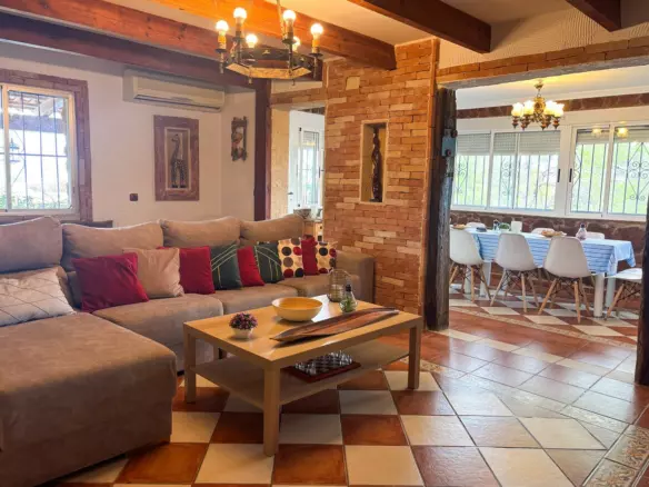 6-bedroom Villa In Jacarilla, Spain (206 M²)