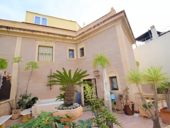 5-bedroom Villa In Guardamar Del Segura, Spain (419 M²)