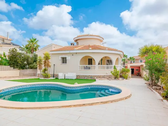 3-bedroom Villa In Rojales, Spain (151 M²)