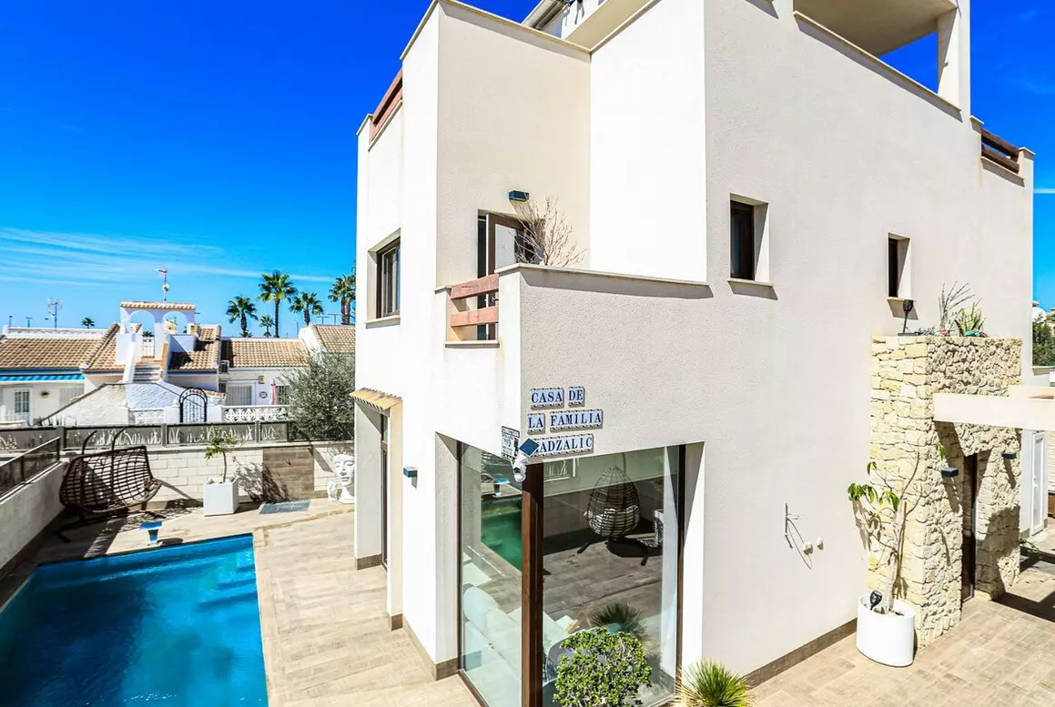 3-bedroom Villa In Rojales, Spain (101 M²)